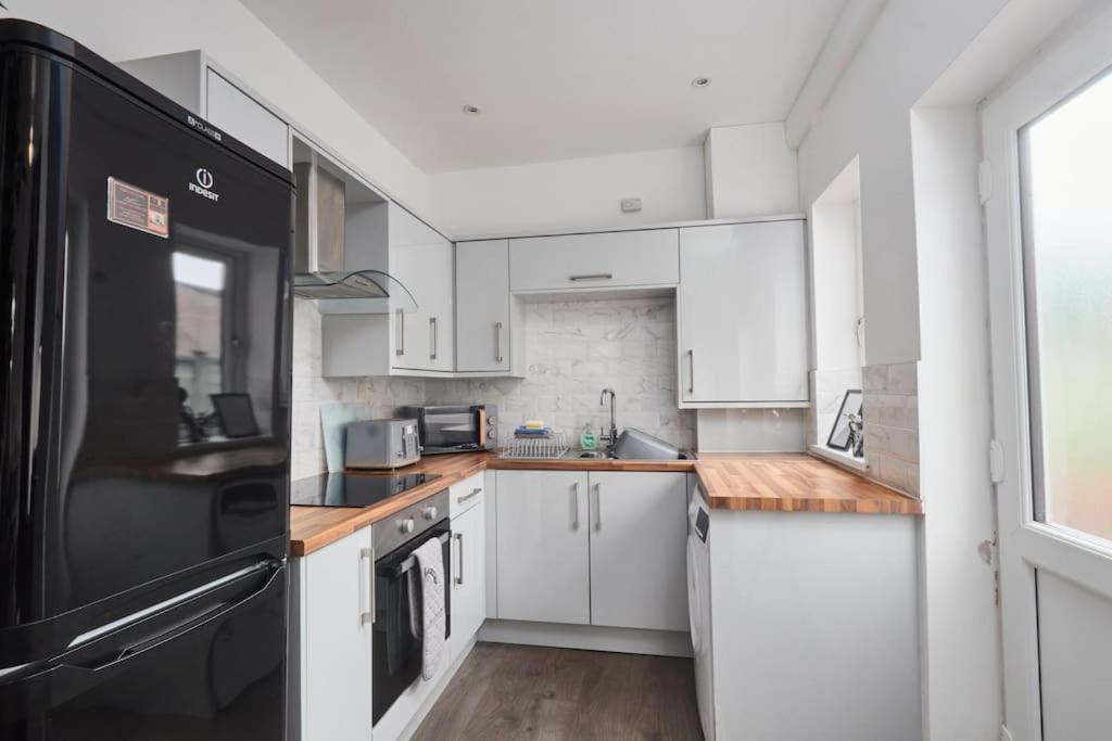 Haw Hill House - Modern 4 Bed Apartment Normanton  ภายนอก รูปภาพ