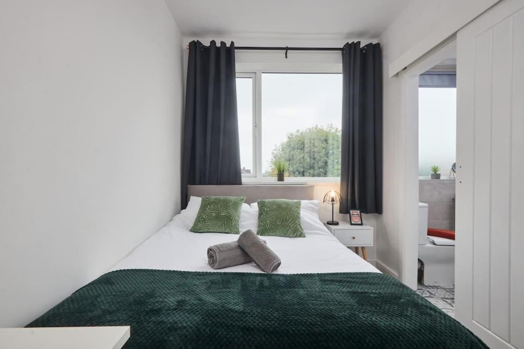 Haw Hill House - Modern 4 Bed Apartment Normanton  ภายนอก รูปภาพ