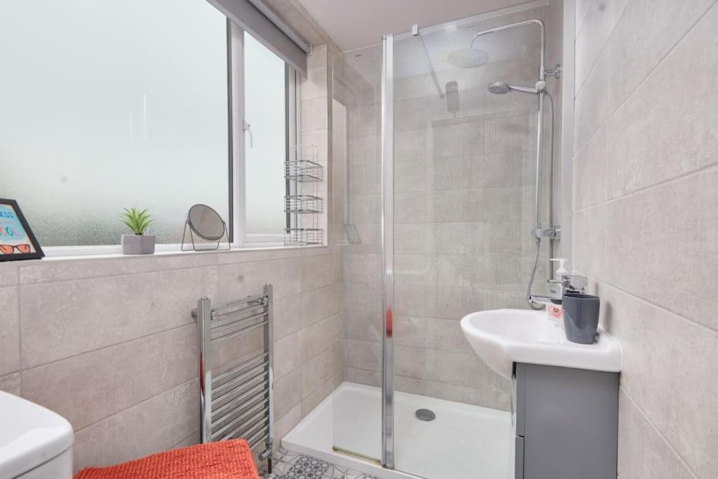 Haw Hill House - Modern 4 Bed Apartment Normanton  ภายนอก รูปภาพ