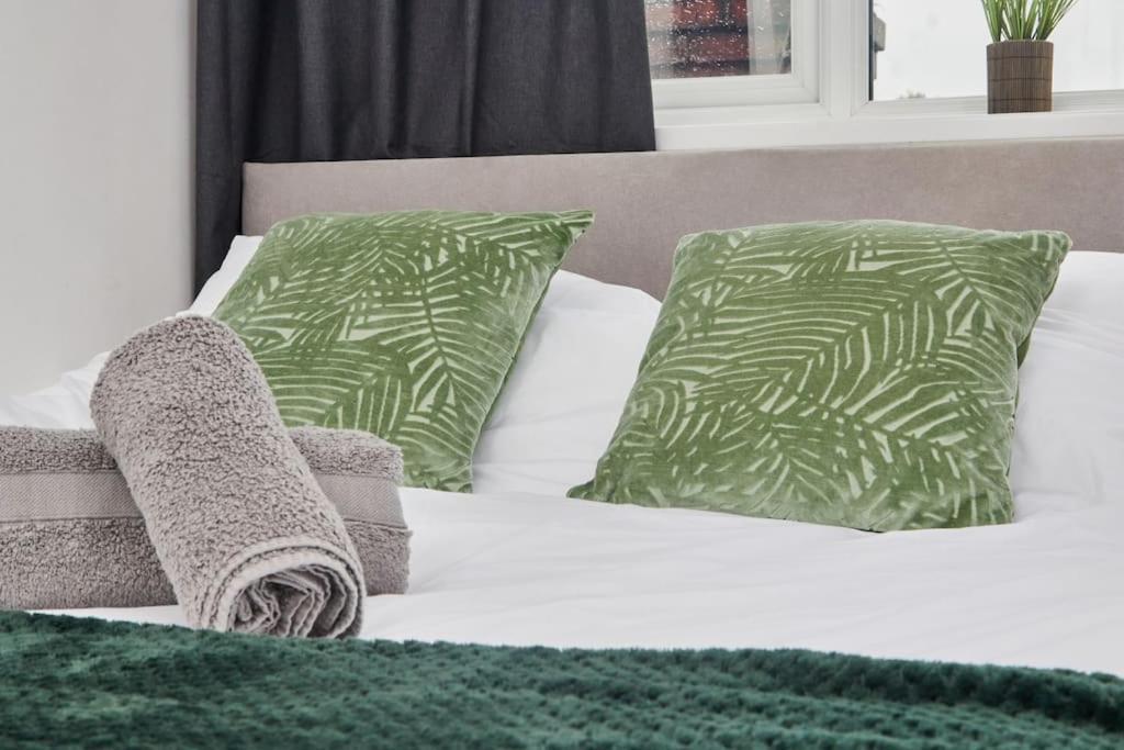 Haw Hill House - Modern 4 Bed Apartment Normanton  ภายนอก รูปภาพ